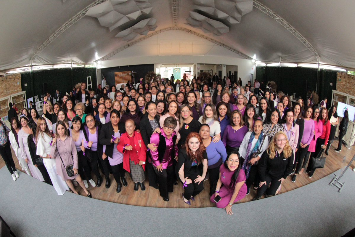PRI_EDOMEX's tweet photo. La participación de las mujeres también debe traducirse en leyes, presupuesto y decisiones públicas. Por eso es relevante el Foro: Ley contra el Feminicidio en México, impulsado por el @ONMPRIEdo_Mex, porque lleva las voces, experiencias y propuestas de las mujeres a una discusión legislativa que puede definir cómo debe actuar el Estado antes de que ocurra una tragedia.

Reconocemos la participación de nuestra Presidenta, @CristinaRuiz_S, quien ha impulsado el tema en el Senado de la República para lograr prevenir, actuar y presupuestar con protección inmediata e investigación efectiva. 

Porque, como ha insistido nuestra Presidenta y Senadora, una ley contra el feminicidio tiene que llegar antes. Antes de la agresión, antes de la desaparición, antes de que una amenaza termine en una silla vacía.