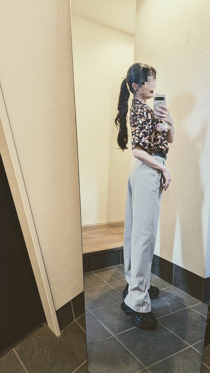 ca329ino's tweet photo. 今日のカイシャ服！は、秋服真っ盛り🍁ポニテのくるくるがうまくいったのでとても嬉しい〜☺️ https://t.co/VKjUW0nNVV