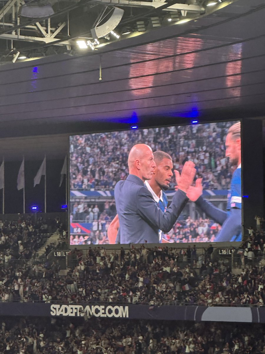 PrvcGl's tweet photo. nonn, vous nous avez respectés merci beaucoup !!! 🥖 #FRABEL https://t.co/jcTJQGow0D