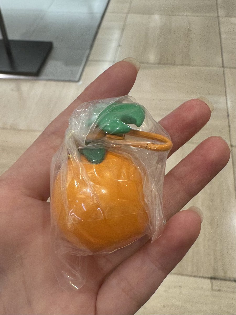 maaakiii3232's tweet photo. どうぶつの森 あつ森 フルーツキーホルダーコレクション ガチャ　交換

譲:オレンジ
求:りんご

京都または大阪で手渡し交換希望です！
よろしくお願いいたします🙇‍♀️ https://t.co/vydXSwPKzj
