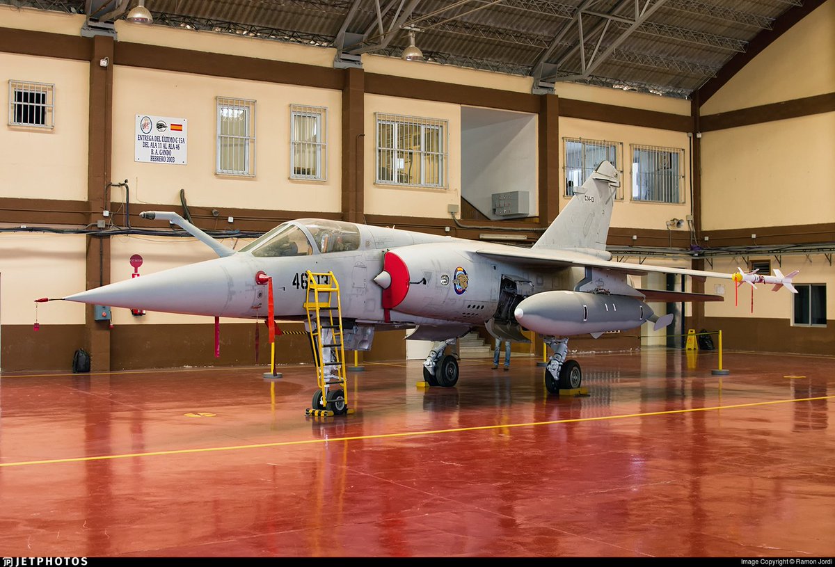 RadarCanarias's tweet photo. En el museo de Gando. Podemos encontrar un Mirage F1 del Ala 46, pero nunca opero con ella. Se trata del C.14-13 un F1CE que estubo toda su vida en el Ala 14 como 14-13 y despues como 14-07. Probablemente no se trajo un F1 de Gando por que eran F1EE y eran mas valiosos https://t.co/TC6CQtgbtX