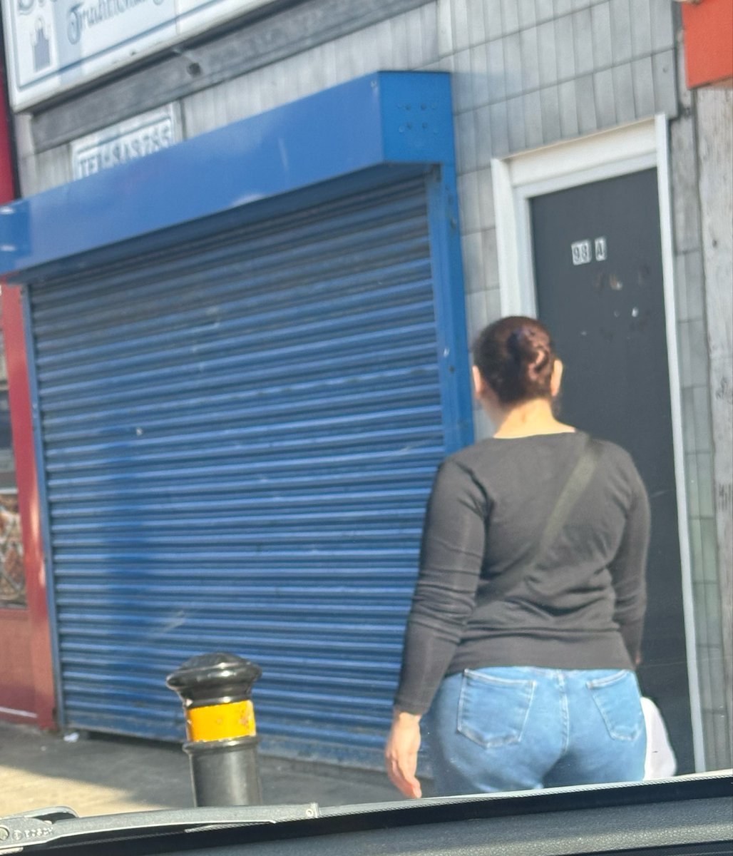 Aliniqa's tweet photo. Thick Romanian mummy in jeans with a fat tasty ass 😍🤤 https://t.co/eNcReYZKB5