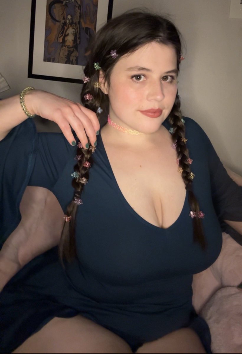 crybbfannypack's tweet photo. so many rancid incels &amp; products of the literacy crisis in my replies &amp; dms, abjectly miserable w their lives &amp; thinking of the worst insult they can spell. so ravenously desperate 4 even an oz of my attention :( but unfortunately i’m too busy being smart &amp; hot &amp; deeply loved 🥰 https://t.co/bvW26BtSfi