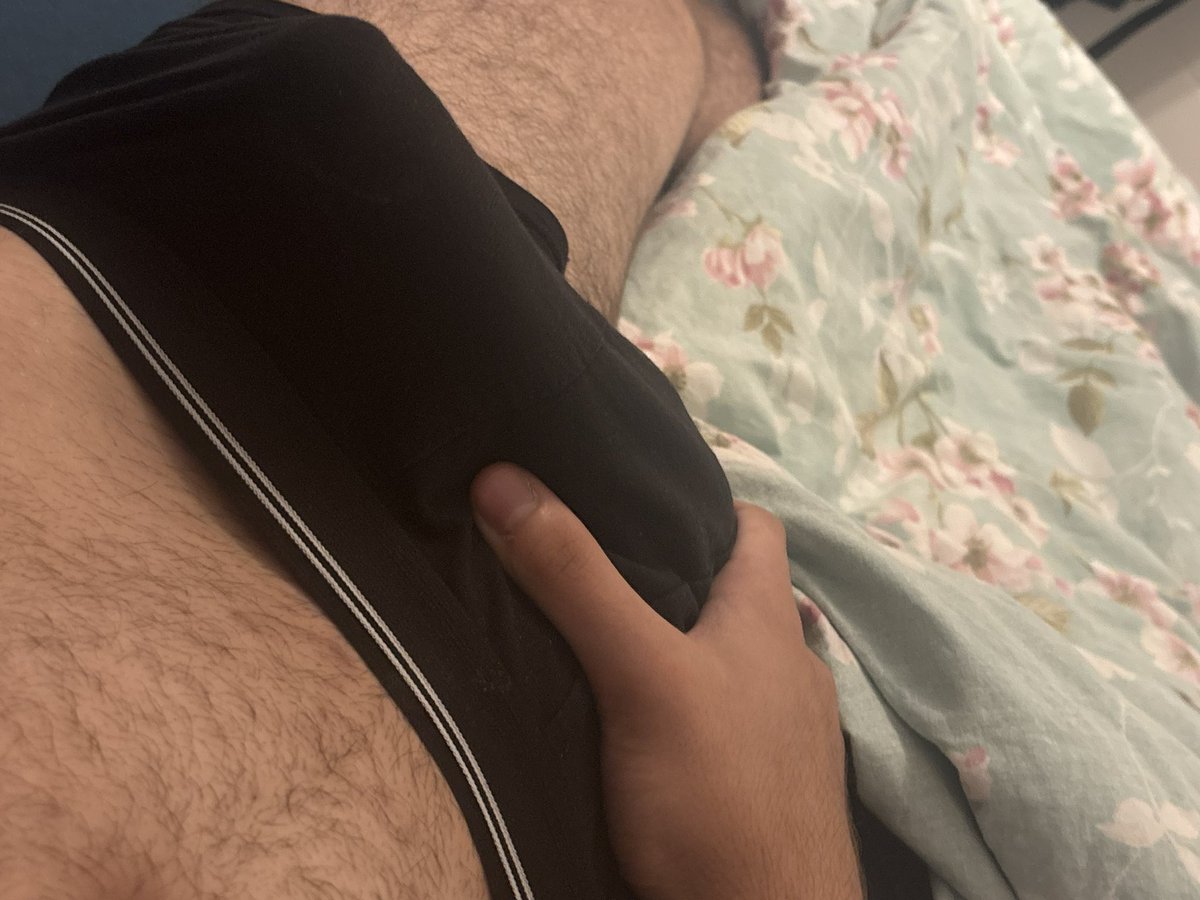 berry18187's tweet photo. Femboys hit me up https://t.co/3cIrWzjy5P