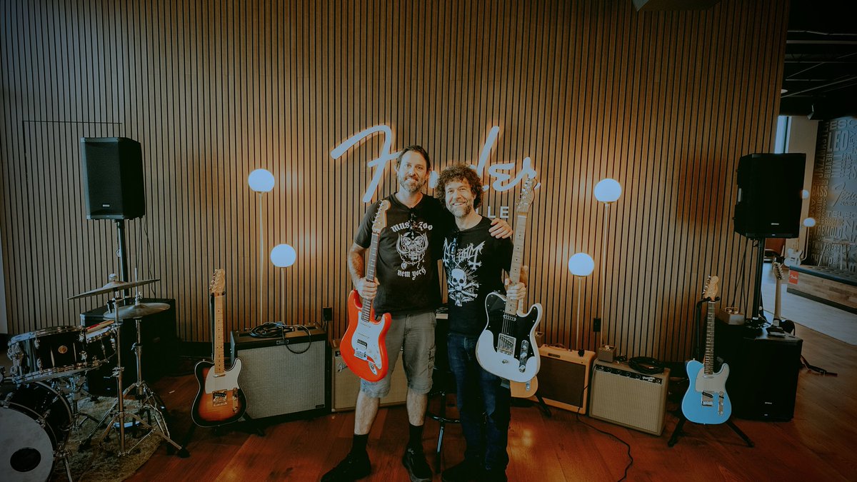 Dave_Revocation's tweet photo. Hanging at the Fender showroom in Nashville 🎸 

#fender https://t.co/5t2ClKygqU