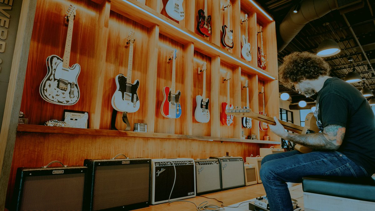 Dave_Revocation's tweet photo. Hanging at the Fender showroom in Nashville 🎸 

#fender https://t.co/5t2ClKygqU