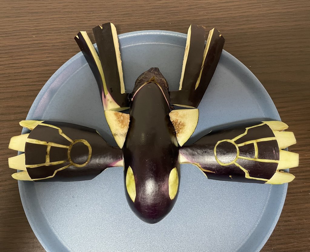 sinnoh_CEO's tweet photo. are you okay babe? you’ve barely touched your Kyogre eggplant https://t.co/I8iPfulBFs