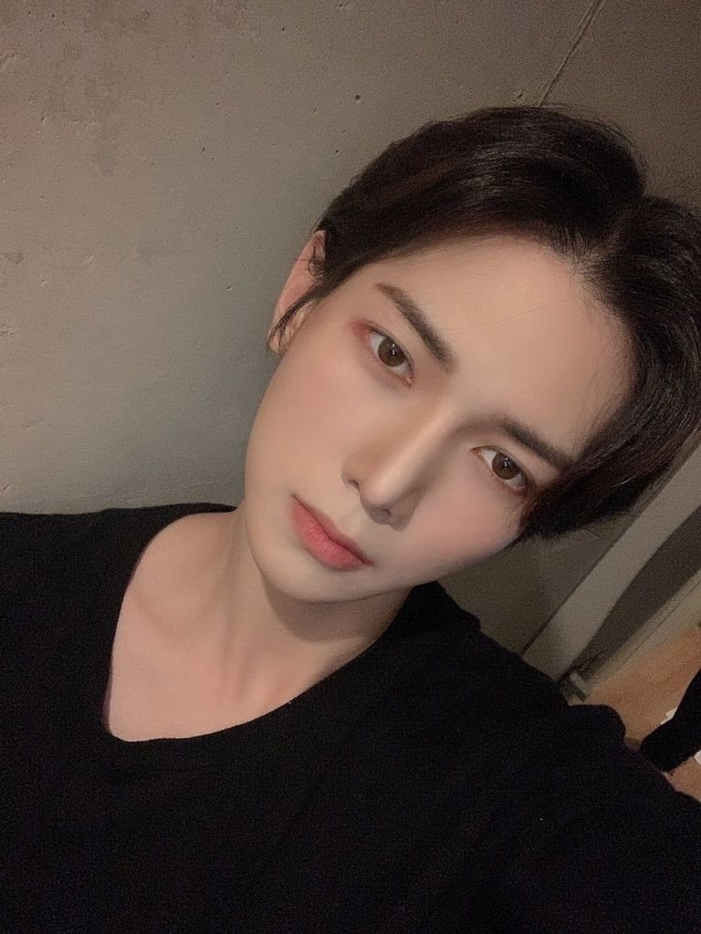 gasprices0's tweet photo. pretty eyes pretty nose pretty birthmark pretty face pretty everything https://t.co/5EpSDLQ7f9