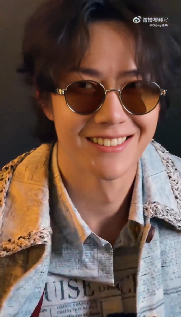 mini_mewz's tweet photo. พ่อเสือยิ้มยาก
แต่พอยิ้มปุ๊บ โลกสว่างเลย 🌞 https://t.co/aKFvgiQGju