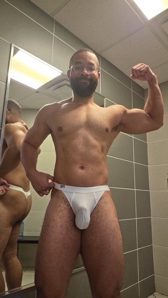Frankensp1ne's tweet photo. Good evening gays https://t.co/swNE9kG1MJ