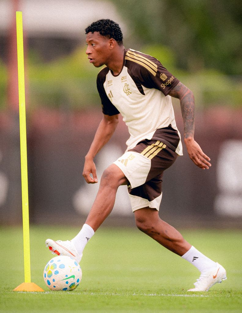 flamengandorj's tweet photo. Flamengo treina, nesta segunda (05), no Ninho do Urubu. https://t.co/IudT0vQiH0