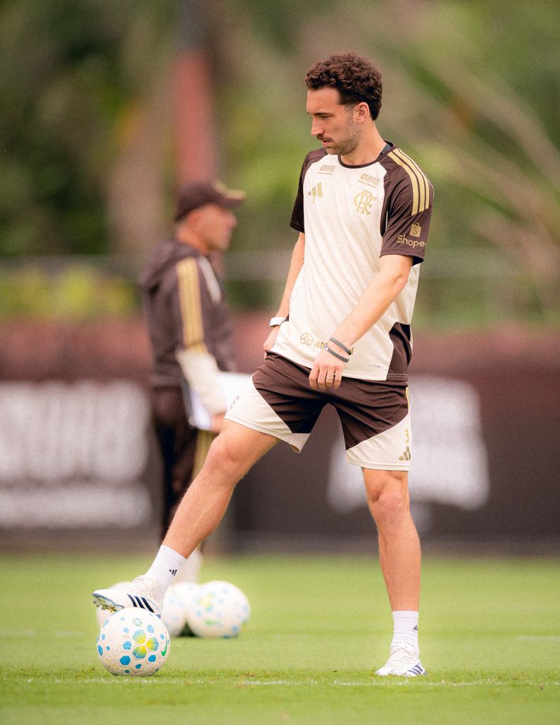 flamengandorj's tweet photo. Flamengo treina, nesta segunda (05), no Ninho do Urubu. https://t.co/IudT0vQiH0