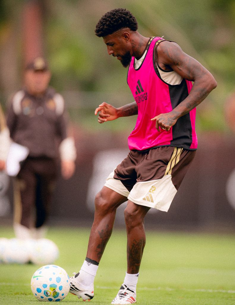 flamengandorj's tweet photo. Flamengo treina, nesta segunda (05), no Ninho do Urubu. https://t.co/IudT0vQiH0