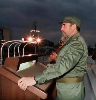 AlfreMene37409's tweet photo. Fidel: "Respétese a los pueblos! ¡Respétese su integridad territorial! No es esta una época de desintegrar países, cuando muchos pueblos, separados por fronteras, por banderas y por himnos, luchan por la integración". #LatirAvileño https://t.co/xK7LMGVHU2
