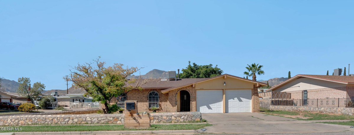 JRod7912's tweet photo. Open House Fri Oct 09, 2:00pm - 4:30pm
10401 Aphrodite DR, El Paso: 3 bed, 2 bath brick home with mountain views. $250,000
https://t.co/iXeRPium2z https://t.co/FQR9a4GCcs