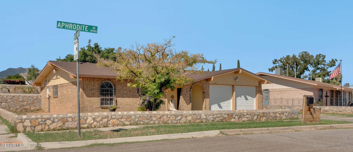 JRod7912's tweet photo. Open House Fri Oct 09, 2:00pm - 4:30pm
10401 Aphrodite DR, El Paso: 3 bed, 2 bath brick home with mountain views. $250,000
https://t.co/iXeRPium2z https://t.co/FQR9a4GCcs