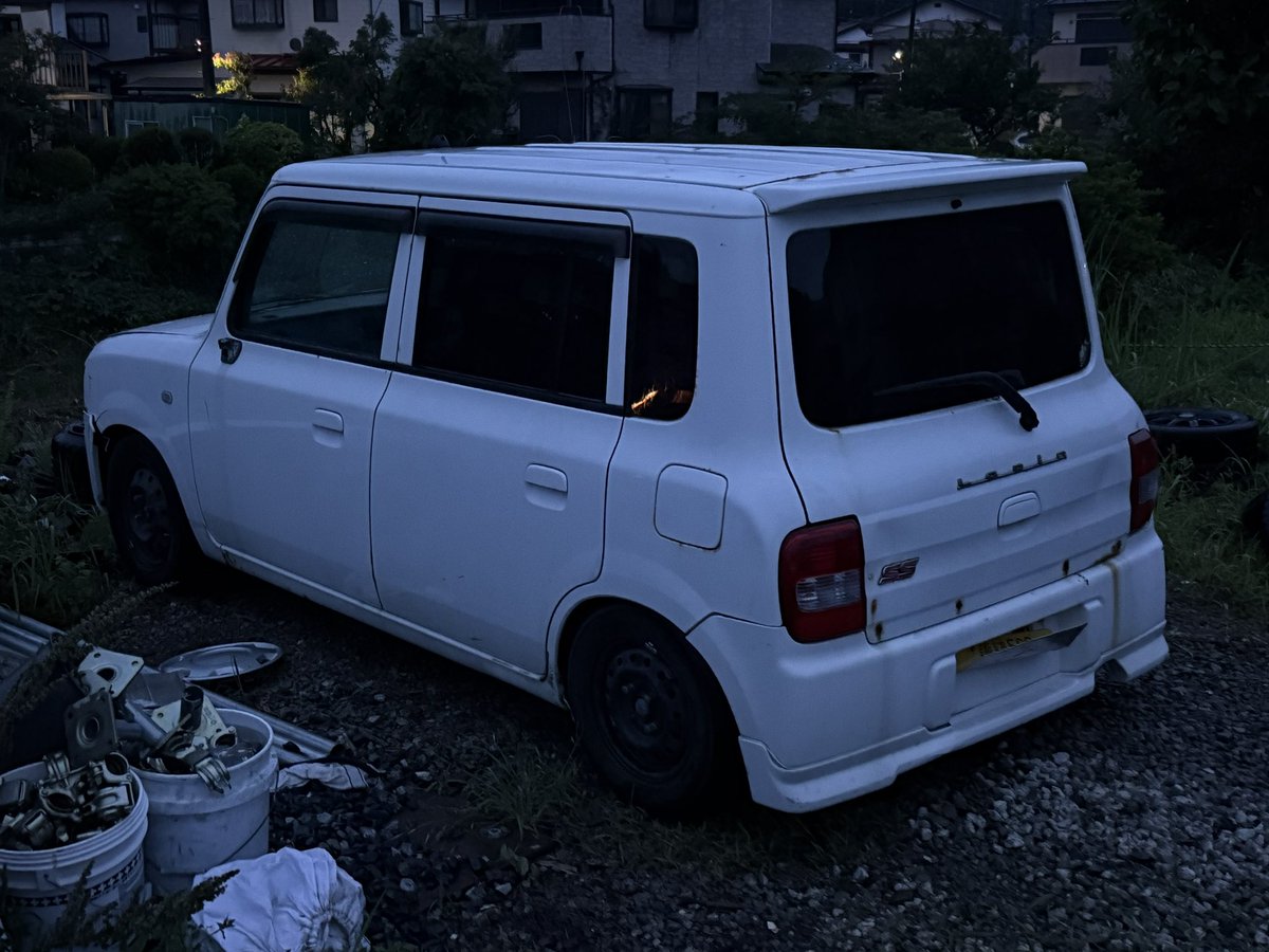 taka1sanae's tweet photo. HE21S ラパンSS解体します。
欲しいパーツある人いますか？
K6Aターボ FF AT 書×
何故か走る曲がる止まる
不具合：存在
丸車は6万
東京の端からになります。 https://t.co/v8Th4661W3