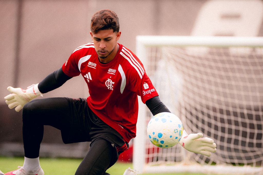 flamengandorj's tweet photo. Flamengo treina, nesta segunda (05), no Ninho do Urubu. https://t.co/44LkB8RIIZ