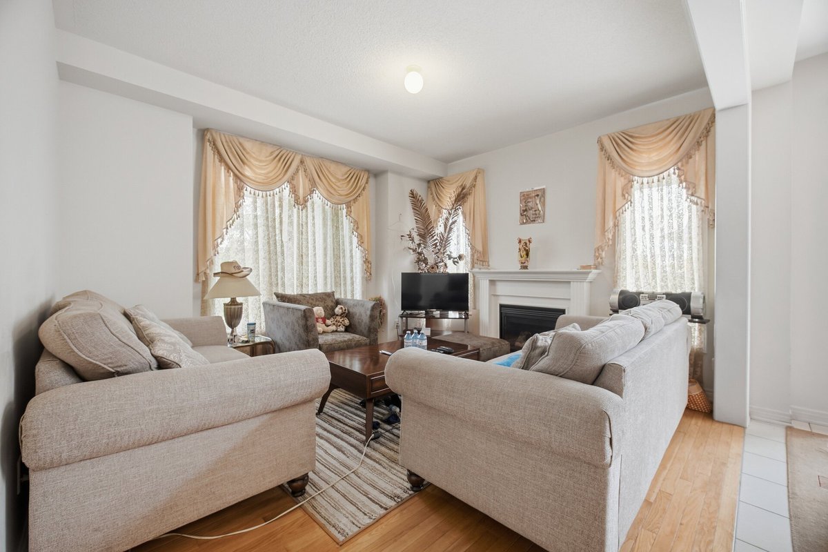 HarjitHarvey's tweet photo. JUST LISTED by Harjit & Harvey Group!
Click for details: https://t.co/Gyp2Qq0rnQ
#harjitharveygroup #harveysingh #vanshsaini #karandhami #wekeepyoufirst #remax #Bramptonrealestatemarket #Bramptonrealestate #yyz #Brampton #fletcherswest #sandringhamwellington #65connolly https://t.co/tqsxpMinUz