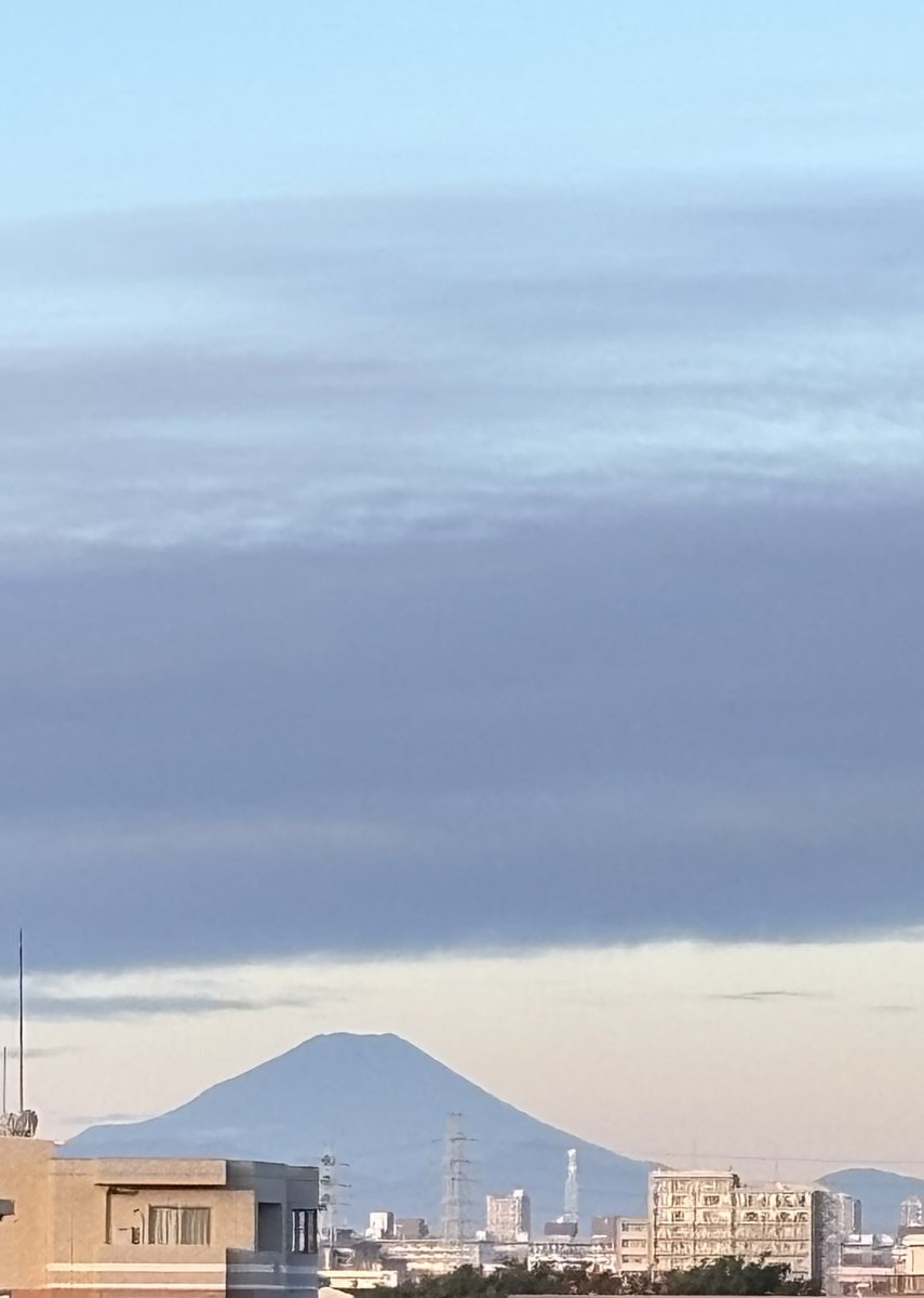 HirokoArts's tweet photo. おはようございます。
富士山が綺麗に見えるようになってきました🍂🍁 https://t.co/wmJ0L2WaI1