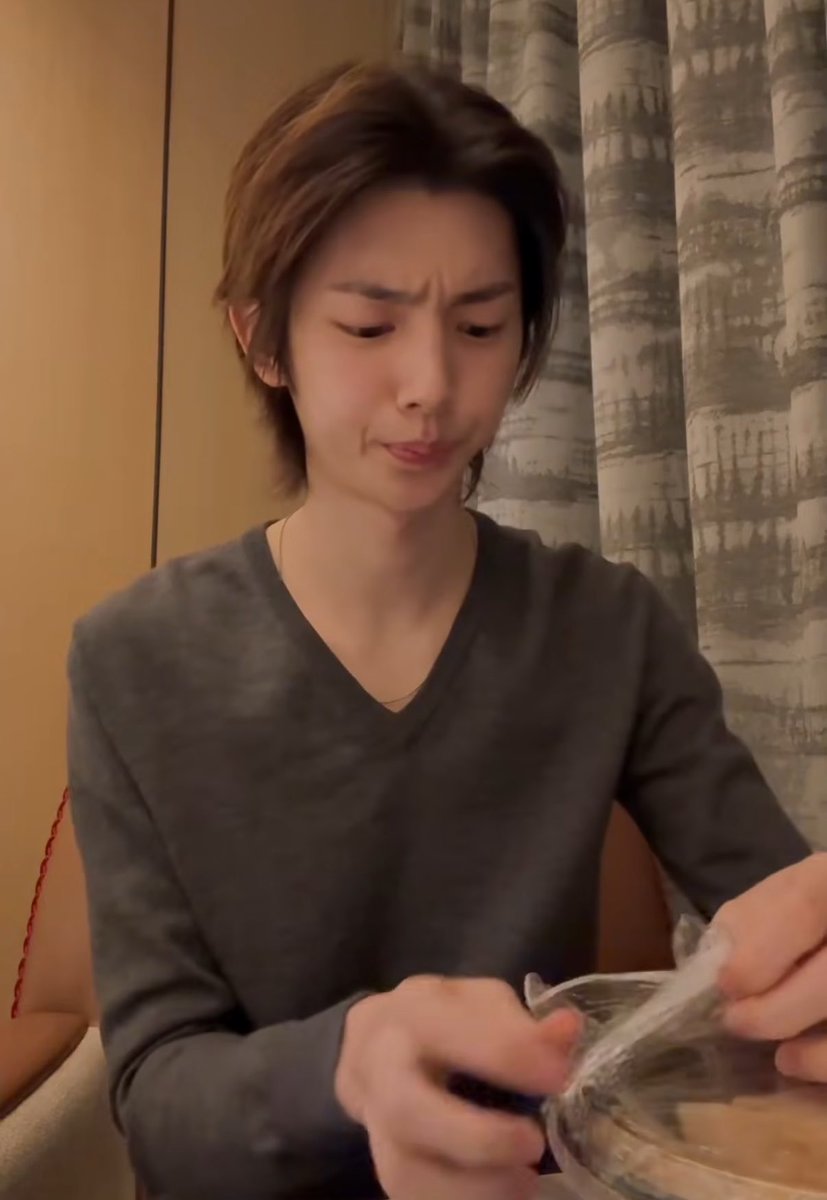 jjutiny's tweet photo. random pics of jju that give me extreme cuteness aggressions https://t.co/8CikTXAsdr