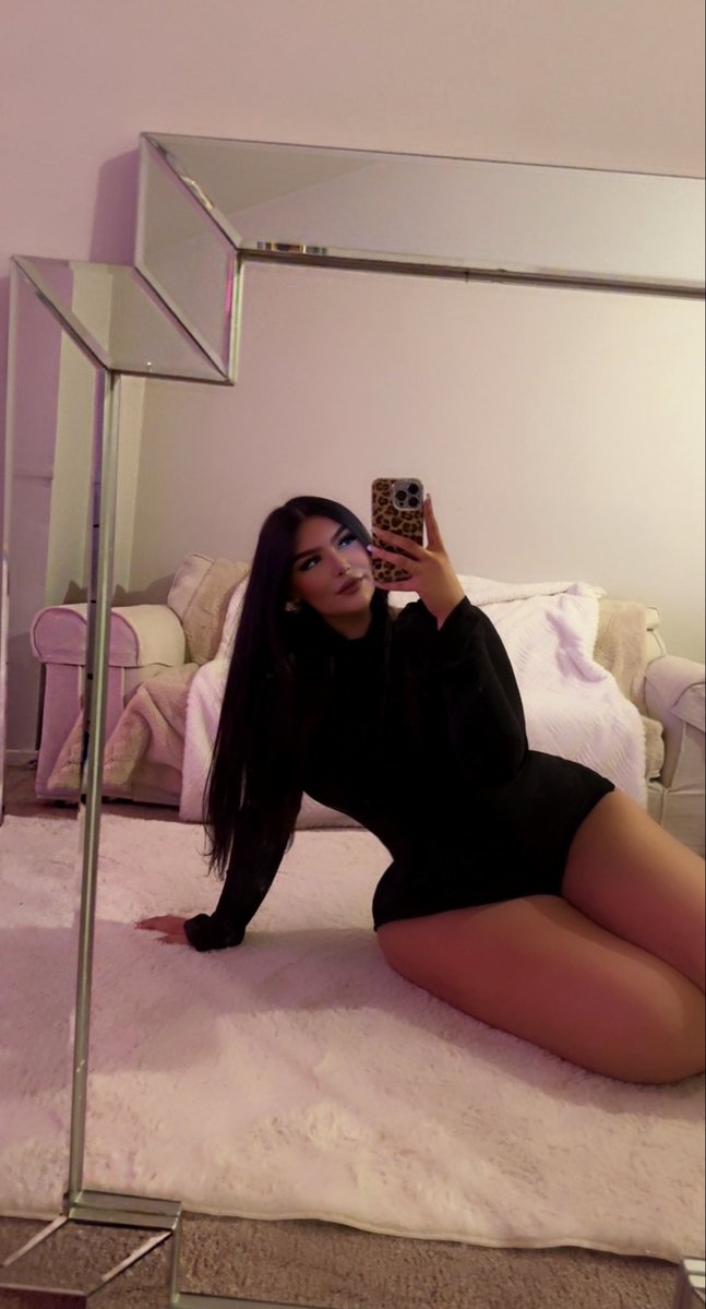 ItsAllLuxe's tweet photo. Where are all my losers? 

#findom https://t.co/GecGdiKStb