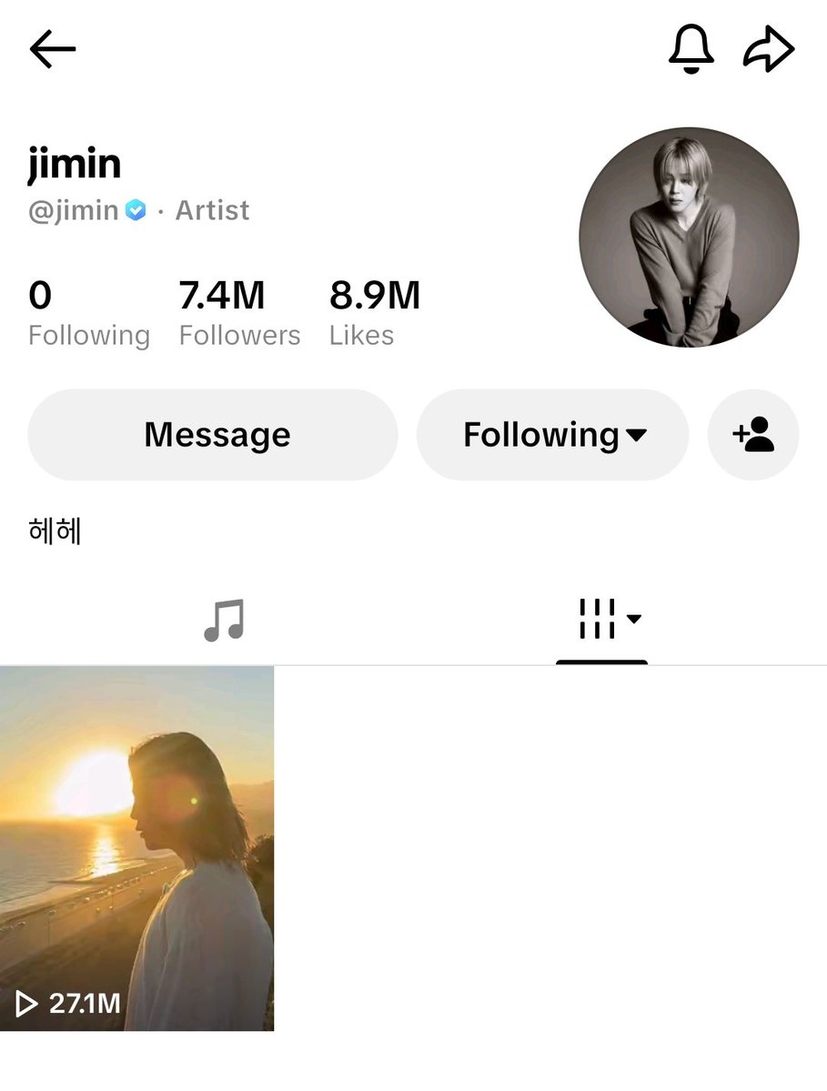 Maruota2's tweet photo. Las TKK llorando porque Jimin hace fanservice 😂. Qué conveniente. Señalan a Jimin mientras ignoran quién lleva años alimentando su propia fantasía. Antes de hablar de FS, miren hacia su propio lado. La doble vara ya da vergüenza. #Jimin #ProtectJimin @BTS_twt @bts_bighit https://t.co/z8ERMS16XW