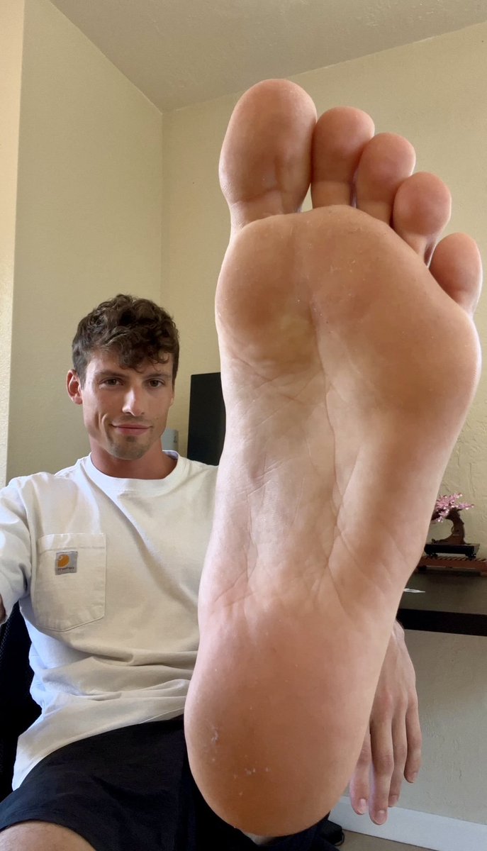 Alphasfeet's tweet photo. Bow down to one of the all time greats the OG alpha footmaster @smokinonjay https://t.co/3Dz5RYs63w