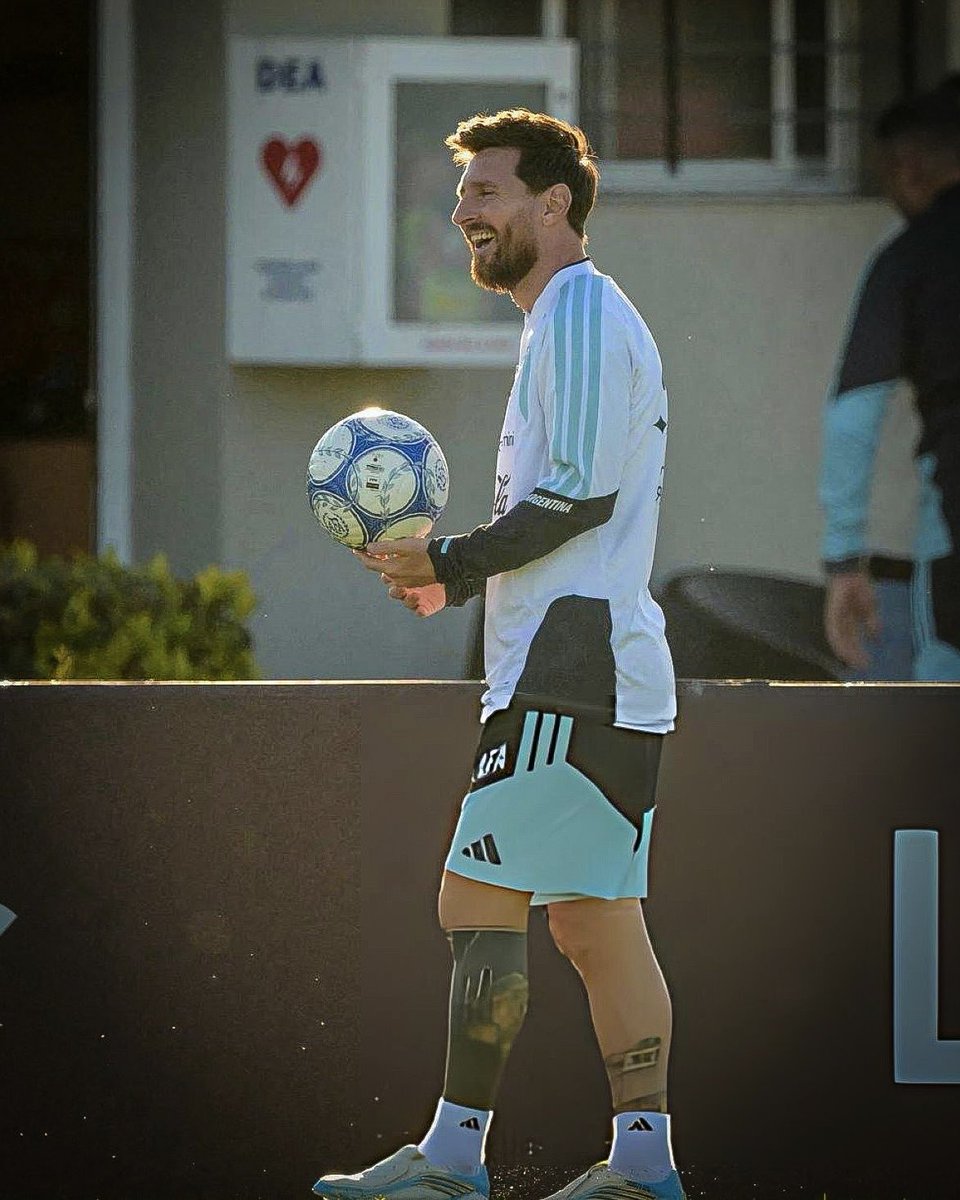 AFASeleccionEN's tweet photo. 𝐓𝐫𝐮𝐞 𝐥𝐨𝐯𝐞 𝐬𝐭𝐨𝐫𝐲 ❤️⚽️ https://t.co/1wxCw35tAb