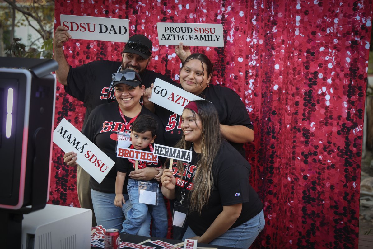 SDSU's tweet photo. Family Weekend brought Aztec families, students and alumni together for a memorable weekend at SDSU. ❤️🖤 Thanks to everyone who joined us and helped celebrate this long-standing tradition.
#SDSU #AztecForLife #FamilyWeekend https://t.co/SYJ0H2ieQH