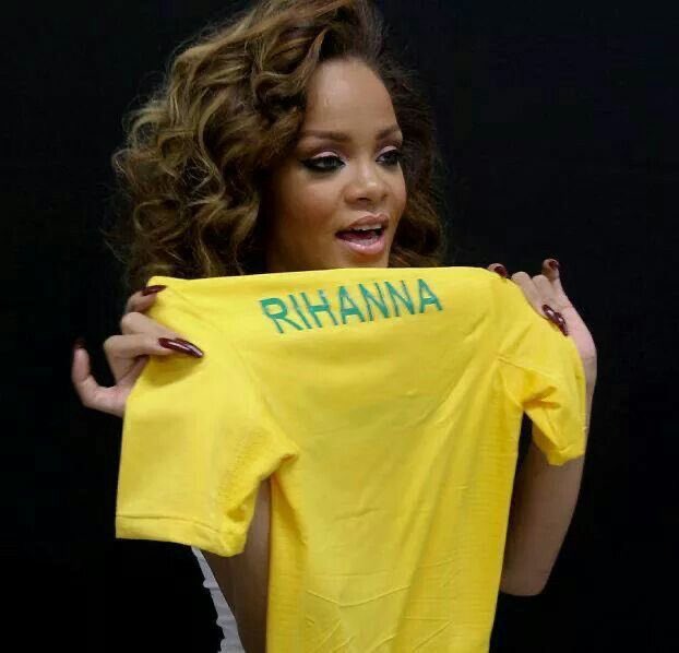 hqfenty's tweet photo. Hello everyone!!! 

Brazil is facing the most decisive moment in its recent history as it enters the presidential runoff, with two opposing visions for the country at stake: on one side, democratic reconstruction under President Lula; on the other, the far right led by Senator Flávio Bolsonaro, the direct heir to his father Jair Bolsonaro’s political project.

This candidacy represents the continuation of pandemic denialism, complicity in and leadership of the January 8 attacks against democratic institutions, and the open glorification of torturers and the 1964 military dictatorship. Closely aligned with international far-right interests and Donald Trump in the United States, this political movement poses a direct threat to Brazil’s national sovereignty and to the autonomy of its people.

It represents an immediate threat to our democracy, fundamental human rights, and the cultural life of our country. We cannot forget this political group’s record: dismantling the Ministry of Culture, cutting funding for the arts, and openly supporting radical factions seeking to roll back historic achievements, including laws protecting women from domestic violence and femicide.

The first-round result showed an extremely close race, marked by more than thirty million abstentions. Every vote will make a difference between moving forward and seeing the country move backward. We urgently need to come together, reach out to those who abstained, and mobilize every citizen to defend our future and safeguard our democracy.