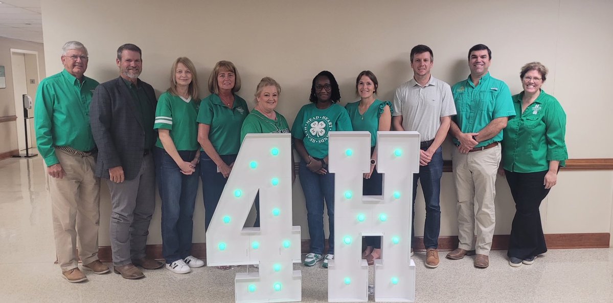 Mississippi4H's tweet photo. Thank you to the @MSUExtService administration team for your support of 4-H today and every day! #National4HWeek #MSUext https://t.co/XUcQEesRdd