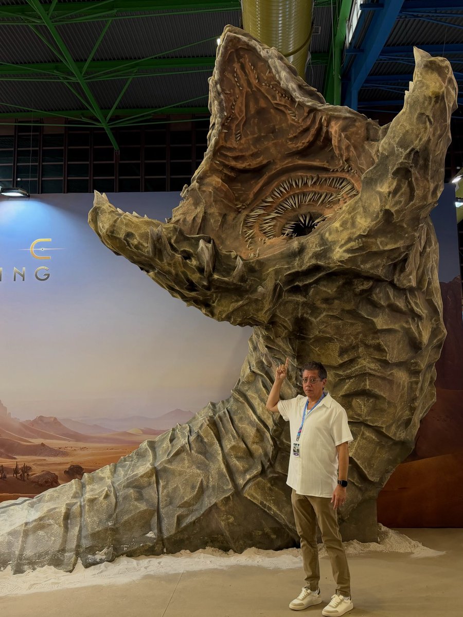 Dean_Devlin's tweet photo. Back in LA from San Diego Comic Con Malaga Spain and it was WILD! Here’s my first post on it. #SDCCMS https://t.co/qF3sbc25Ll