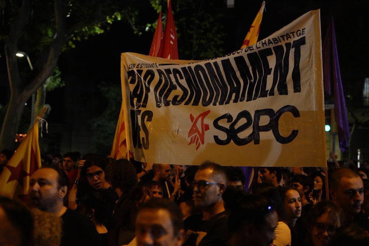 SEPC_nacional's tweet photo. Les estudiants hem estat a primera línia per defensar un habitatge digne, arreu del Països Catalans, també a Barcelona 🔥

Cal trencar amb l'espanyolisme i la socialdemocràcia, hem demostrat que només a través de l'organització serem capaces de plantar cara al sistema https://t.co/lvXo4ZbTFU