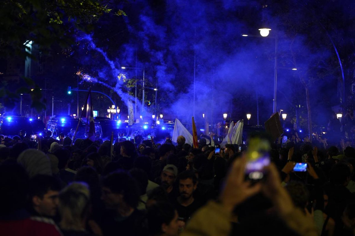 SEPC_nacional's tweet photo. Les estudiants hem estat a primera línia per defensar un habitatge digne, arreu del Països Catalans, també a Barcelona 🔥

Cal trencar amb l'espanyolisme i la socialdemocràcia, hem demostrat que només a través de l'organització serem capaces de plantar cara al sistema https://t.co/lvXo4ZbTFU