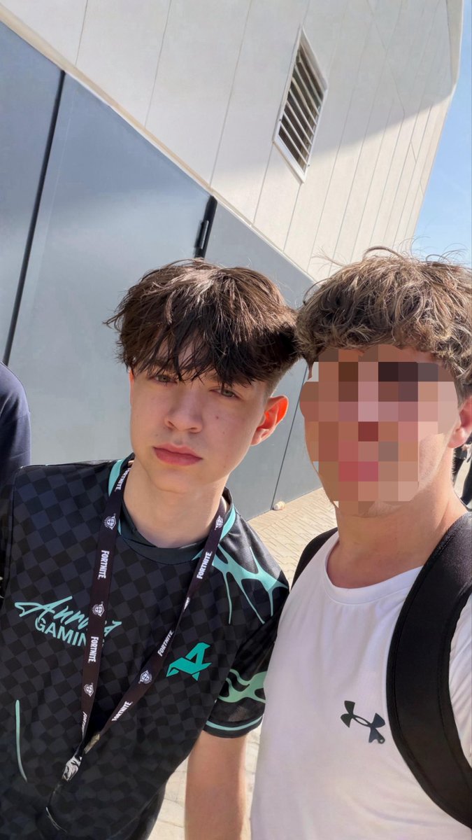 Falco27k's tweet photo. my goat @t3enyFN @shxrkFNBR ❤️

🦈🕷️ / @AuroraGaming_GG https://t.co/sPyjJEsZ9Q