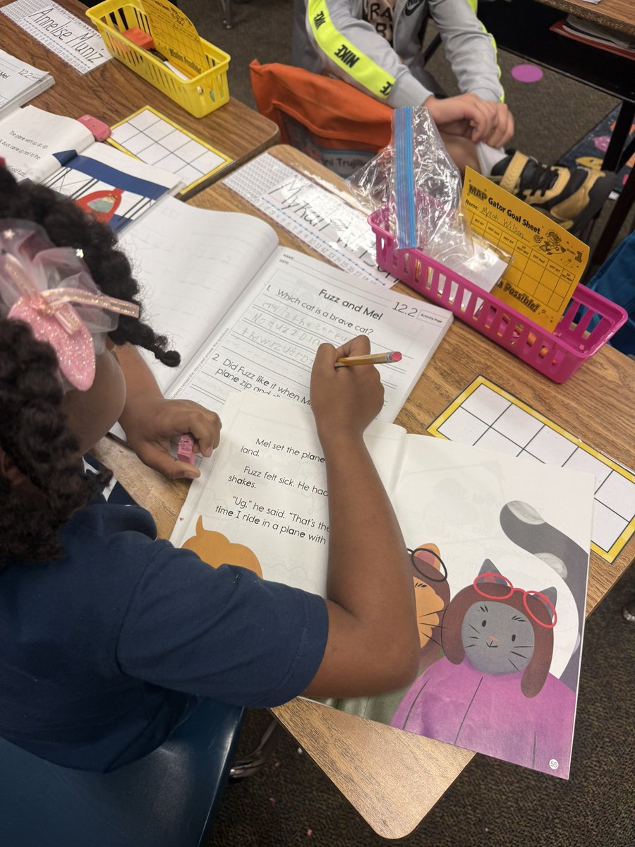 KWilliamsDLD's tweet photo. From live coaching to intentional teacher feedback, read-alouds, & targeted small-group instruction learning was happening at every level today! Check out the student resources and goal setting cards made visible! #MovingForwardwithPurpose #AbyMayAnderson https://t.co/zRl72oNDrK