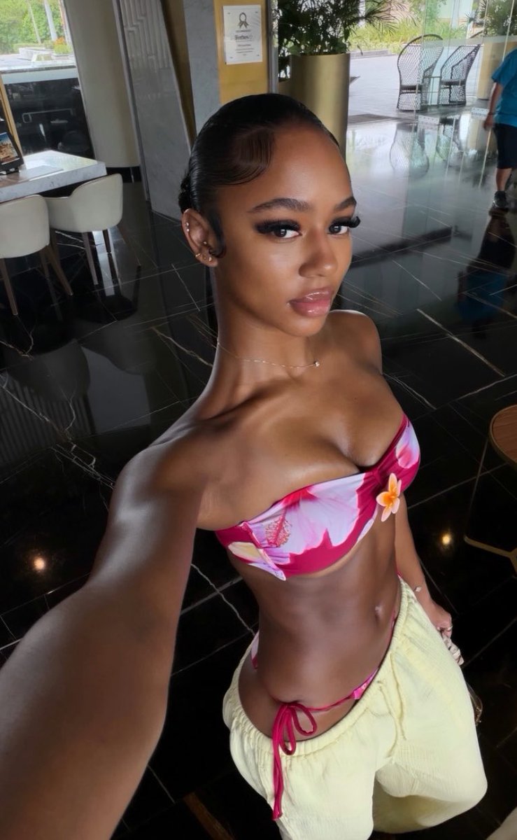 sweetbauby's tweet photo. where you wanna be. https://t.co/UGaDLaBia5