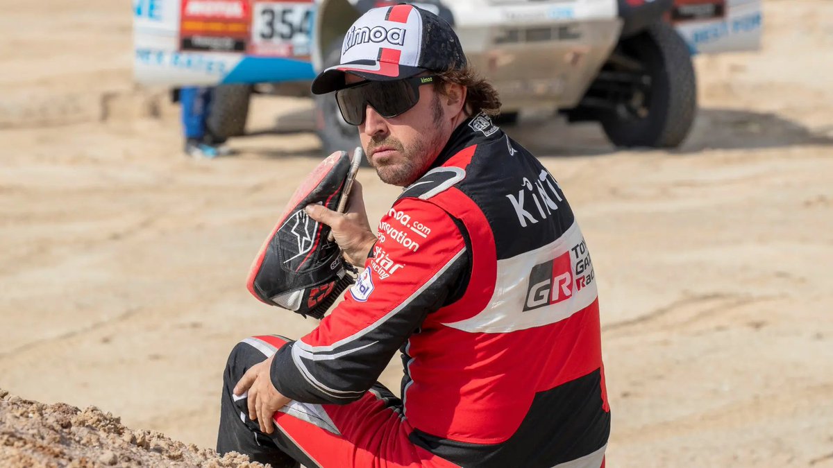 Nanosecso's tweet photo. Este loco se va a hacer en una misma temporada el Dakar y 24 GPs de F1, y esperate que no haga Lemans con Aston Martin

Con 46 años y un hijo recién nacido. Es un puto zumbao de las carreras.

El mejor. https://t.co/WWcmvd8ZsM