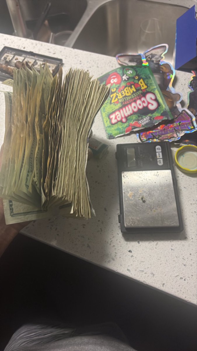 Payroll1600's tweet photo. if you ask me how much I can make in 2 hours …pocket full of doggyy https://t.co/O0zUCqsfLD