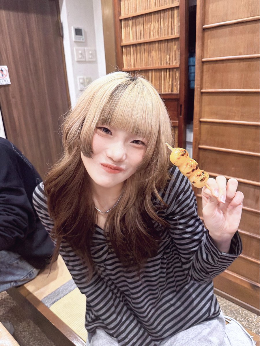 RUNRUU_LiVS's tweet photo. おはよ美味しいもの食べるとこの顔になっちゃう🍡 https://t.co/Ffbmlxd9K4