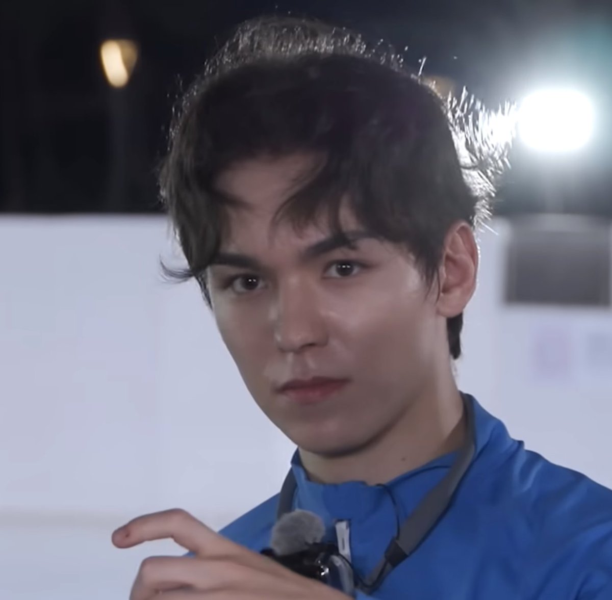 young_feel1717's tweet photo. everyone panicking but vernon just holding the tape and serving face https://t.co/wzmhWbJrIG