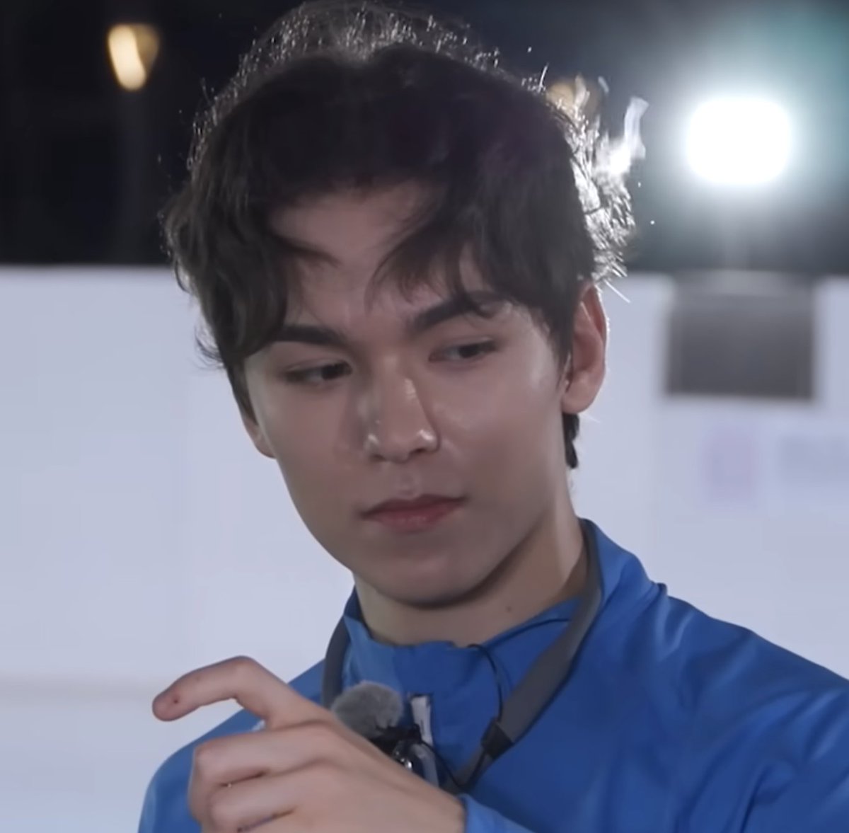 young_feel1717's tweet photo. everyone panicking but vernon just holding the tape and serving face https://t.co/wzmhWbJrIG