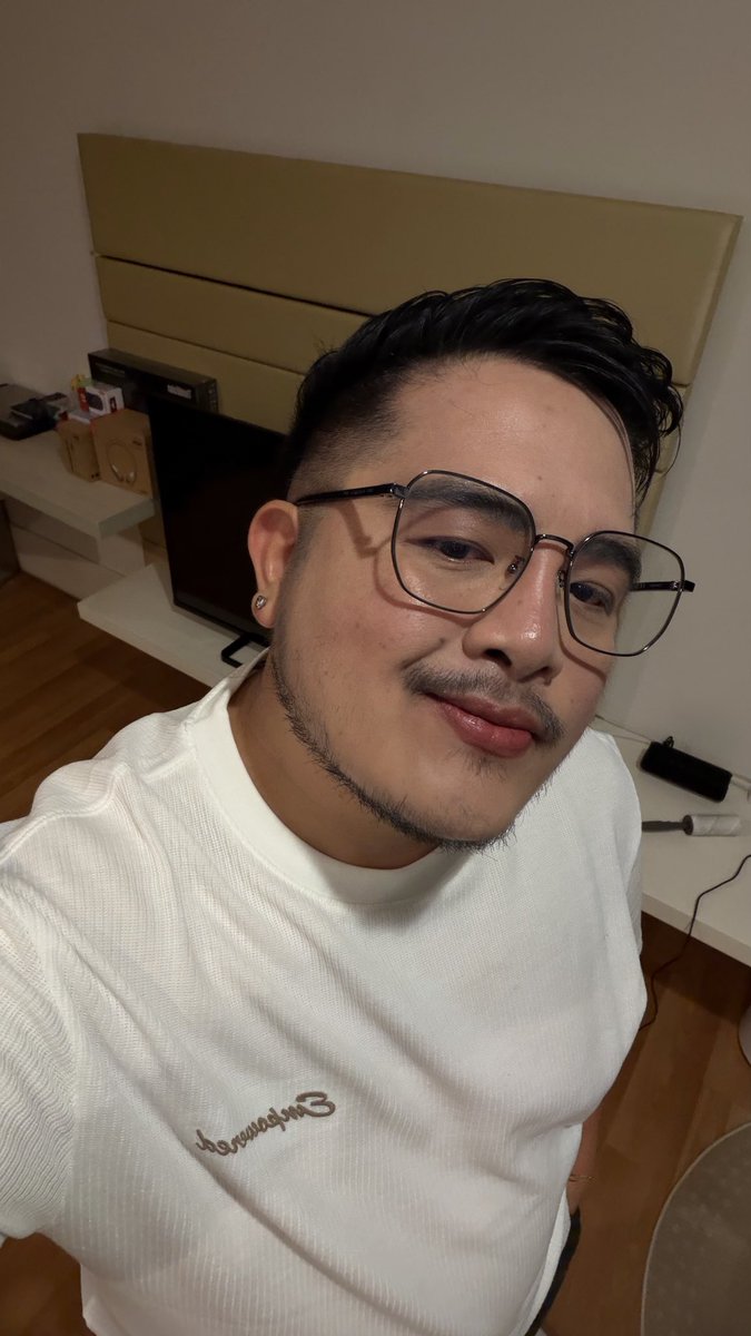 titoofmalaysia's tweet photo. Keeping it simple today.
White tee, quiet mood, work mode. 🤍

#fyp #virals #TitoOfMalaysia #blessed #grateful https://t.co/AlsBlzB4Oc