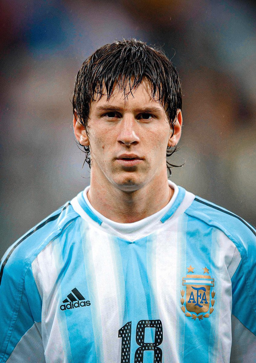 AtaqueFutbolero's tweet photo. Hoy este pibe jugará por última vez con la camiseta de Argentina.

Es imposible no escribir esto con un nudo en la garganta.

No estamos listos. 💔🇦🇷 https://t.co/OXYbUKxFot