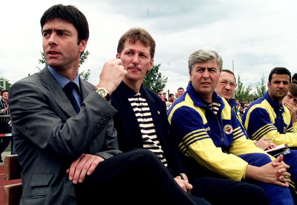 AnilarFB's tweet photo. 📸 Joachim Löw, Frank Wormuth, Tercüman Metin Tekin, Ilie Datcu, İsmail Kartal (1998/99) #Fenerbahçe https://t.co/5Mc77NGrcq