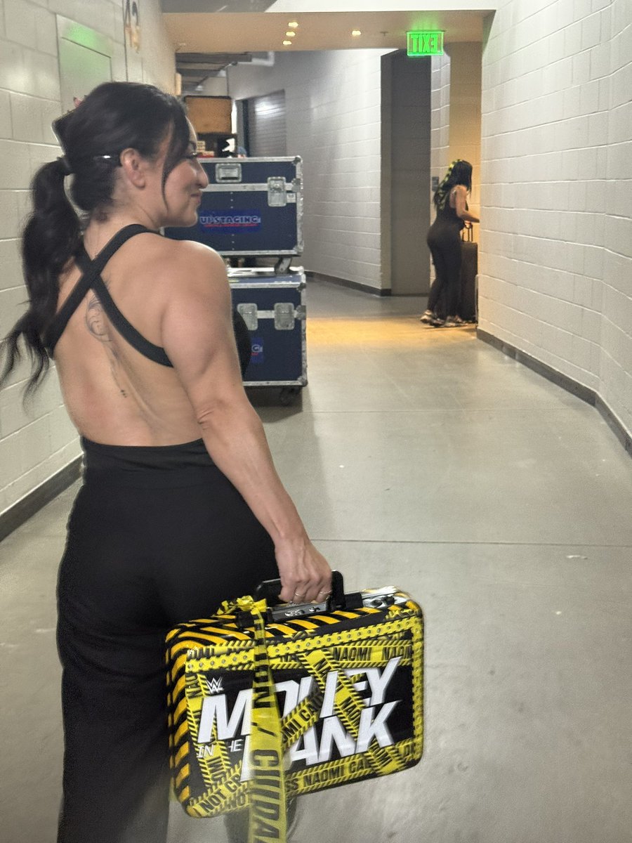 roxanne_wwe's tweet photo. just my momma manifesting ✨✨✨✨💸💸💸

hi @TheTrinity_Fatu https://t.co/wFZRnzffBd
