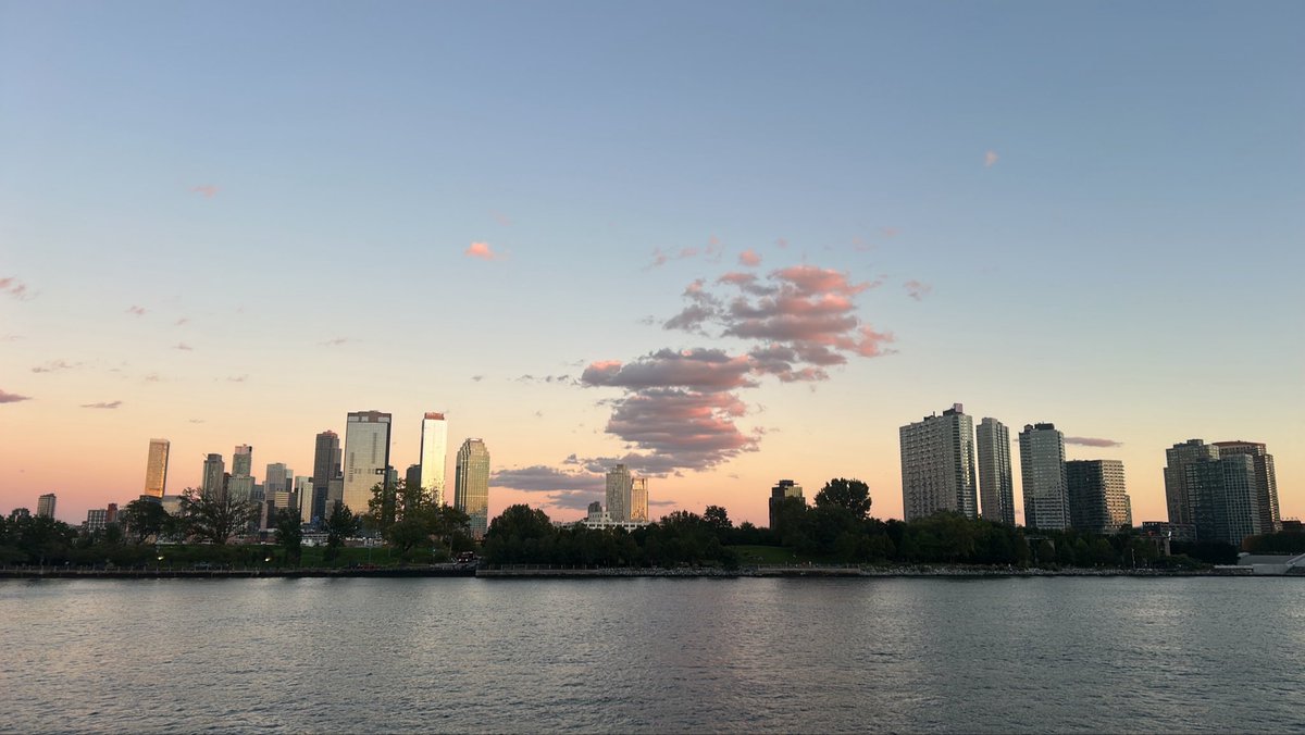 FodenGoat59's tweet photo. new york city is the only city in the world you can see a sunset #nyc #nycliving #mamdani https://t.co/j9iCWdiRge