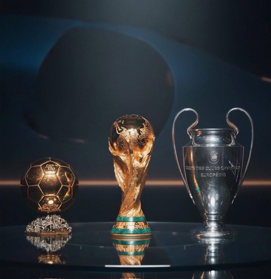 khalilogyigo's tweet photo. Depuis qu’Ousmane Dembélé a remporté deux Ligues des champions et un Ballon d’or, il ne peut plus se permettre de rater un match. Les supporters des autres joueurs le regardent avec une sorte de haine fascinée, allant jusqu’à suivre ses rencontres en Ligue des nations. 
Ousmane Dembélé est détesté parce qu’il n’a pas été élu, mais il a bossé pour tout gagner.