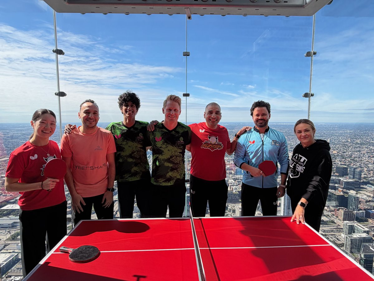 SkydeckChicago's tweet photo. Have you ever seen table tennis in the sky? 🏓
Ahead of their match, Major League Table Tennis braved #TheLedge, took in the best views of the city and showed off their skills! Thank you for stopping by! https://t.co/qpnlvXt6dZ